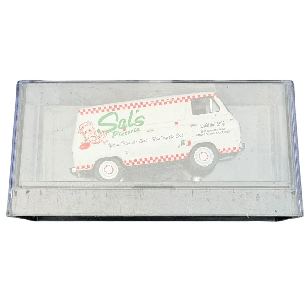 M2 Machines 1964 Ford Econoline Van Sals Pizzeria White 1:64 Diecast R91 Vintage
